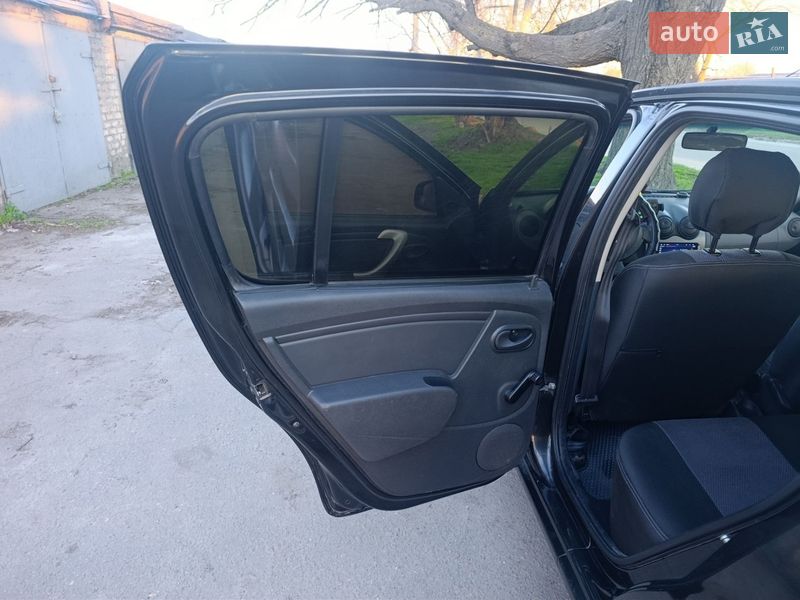 Хэтчбек Dacia Sandero 2009 в Каменском