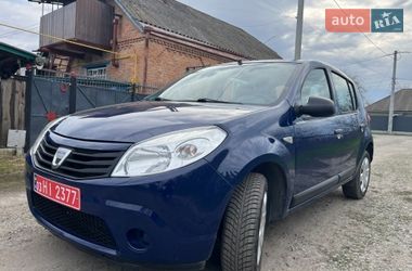 Хэтчбек Dacia Sandero 2009 в Хороле