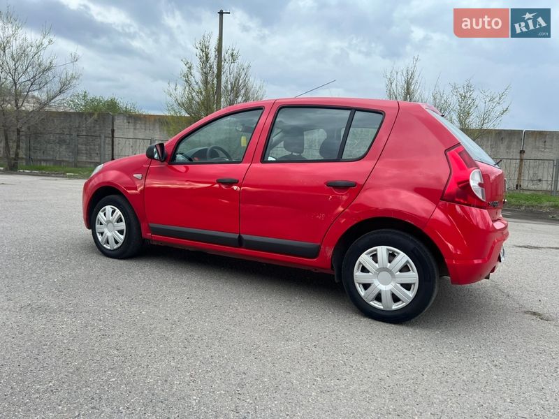 Хэтчбек Dacia Sandero 2009 в Днепре