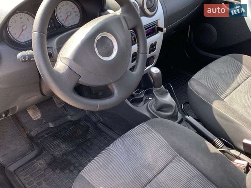 Хэтчбек Dacia Sandero 2009 в Полтаве