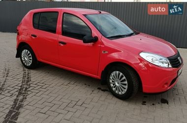 Хэтчбек Dacia Sandero 2009 в Остроге