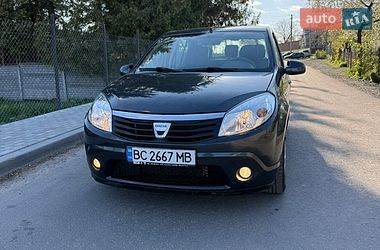Хэтчбек Dacia Sandero 2009 в Львове