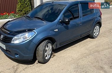 Хэтчбек Dacia Sandero 2008 в Новоархангельске