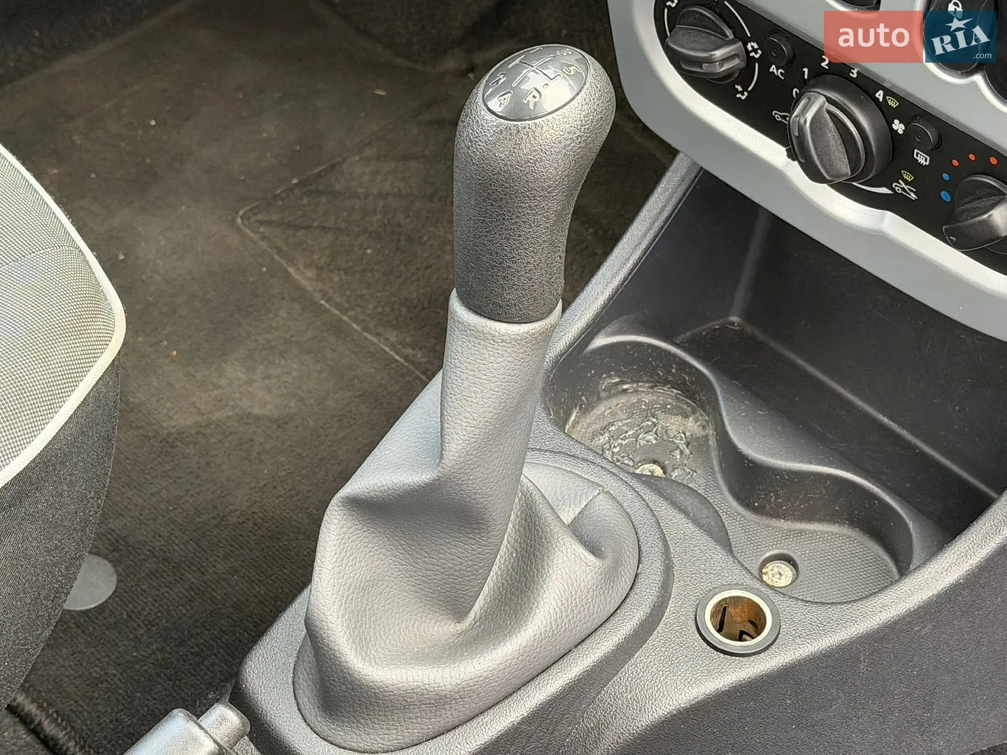 2012 Dacia Sandero - мініатюра 29