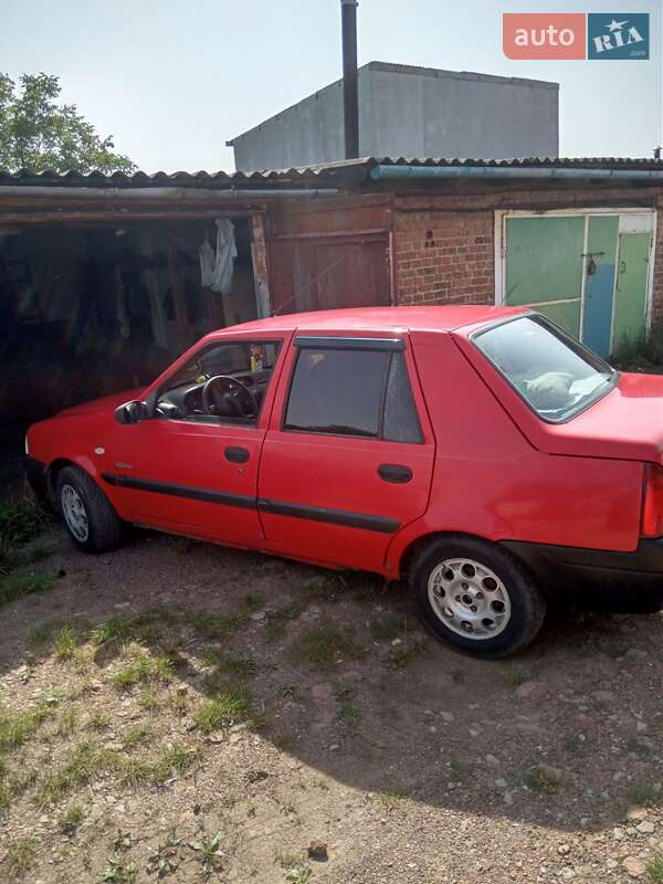 Седан Dacia Solenza 2004 в Сокале