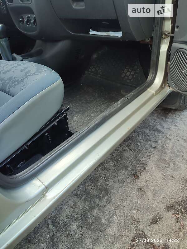 Хэтчбек Dacia Solenza 2004 в Каменском