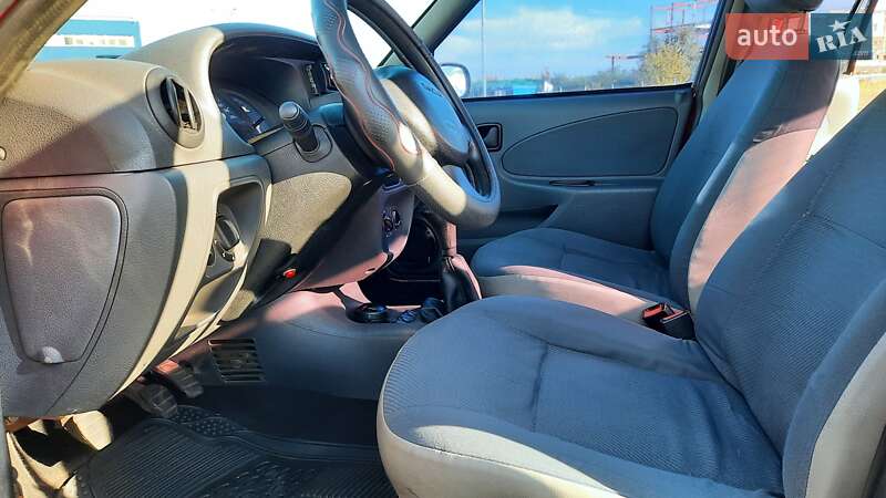 Седан Dacia Solenza 2004 в Киеве