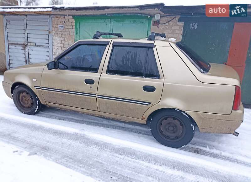 Седан Dacia Solenza 2004 в Павлограде