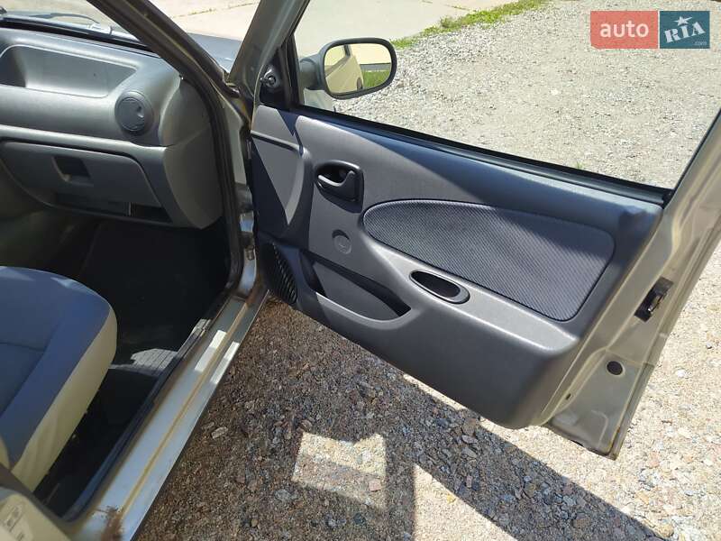 Седан Dacia Solenza 2003 в Прилуках