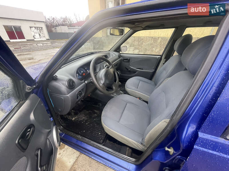 Седан Dacia Solenza 2004 в Солотвині