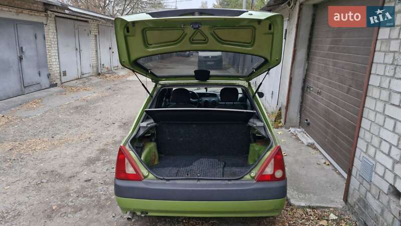 Седан Dacia Solenza 2003 в Киеве