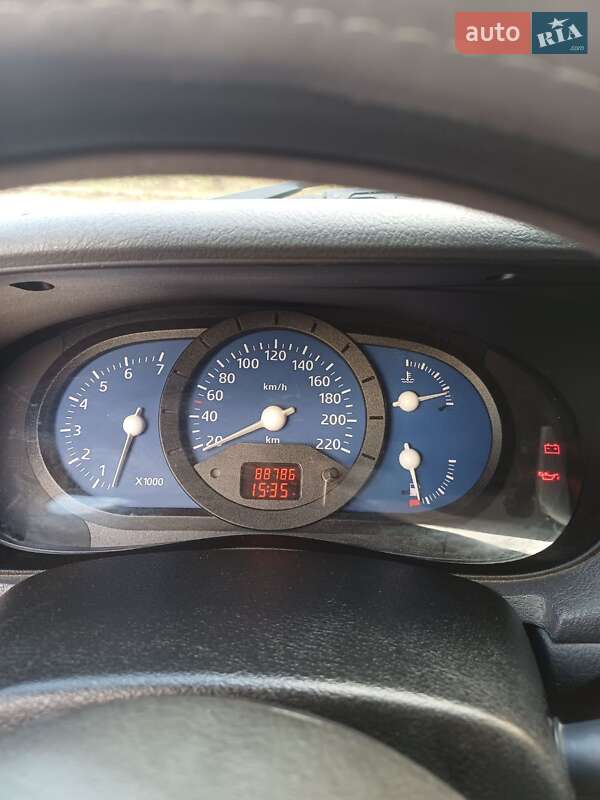 Седан Dacia Solenza 2004 в Богодухове