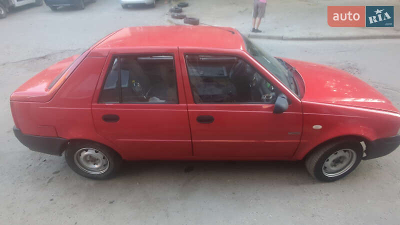 Седан Dacia Solenza 2004 в Ковеле