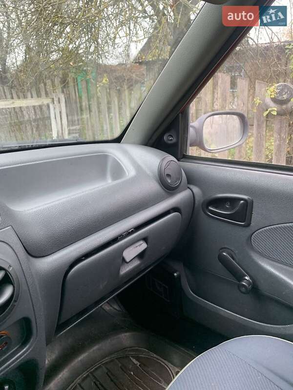 Седан Dacia Solenza 2003 в Вараші