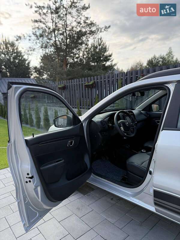 Позашляховик / Кросовер Dacia Spring 2020 в Рівному