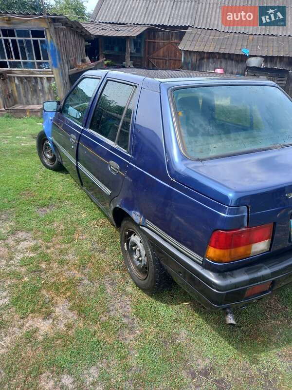 Седан Dacia SuperNova 2003 в Голобах
