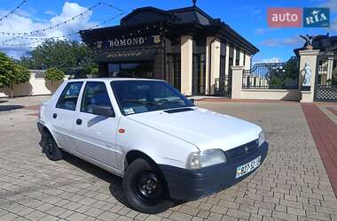 Седан Dacia SuperNova 2003 в Снятині