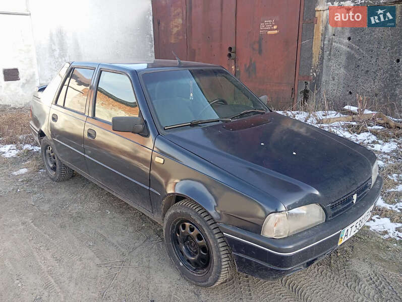 Седан Dacia SuperNova 2002 в Моршине