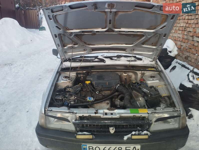Седан Dacia SuperNova 2002 в Збараже