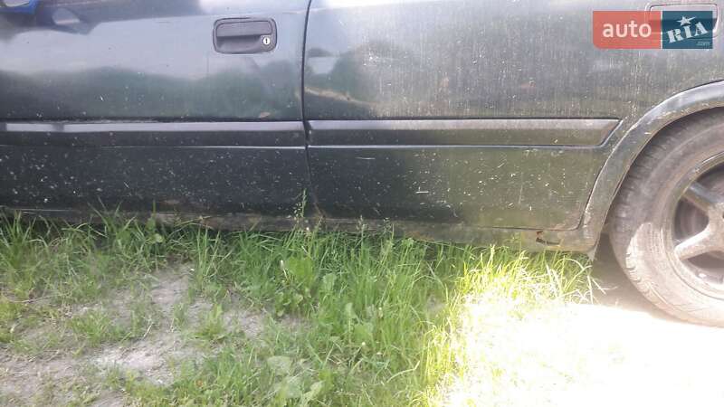 Седан Daewoo Espero 1997 в Львові