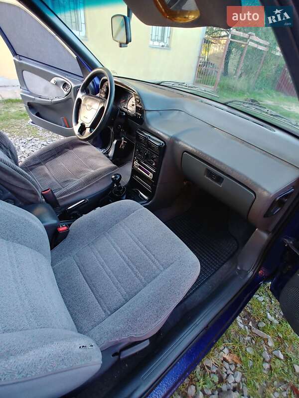 Седан Daewoo Espero 1996 в Рівному