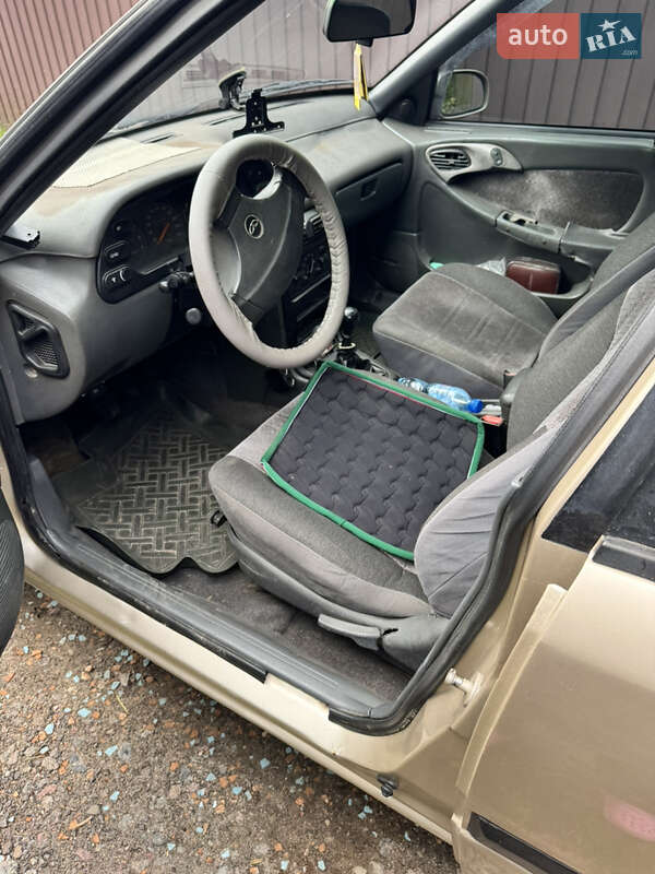 Седан Daewoo Espero 1998 в Чернігові