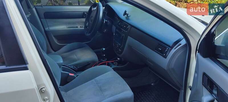 Седан Daewoo Gentra 2013 в Черновцах
