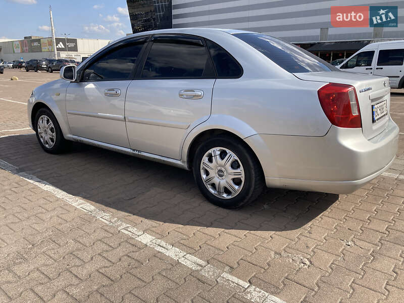 Седан Daewoo Gentra 2013 в Львове