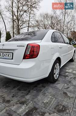 Седан Daewoo Gentra 2014 в Киеве