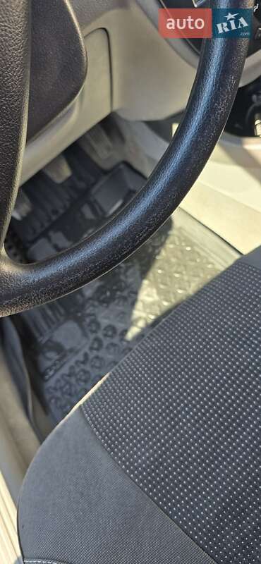 Седан Daewoo Gentra 2013 в Киеве