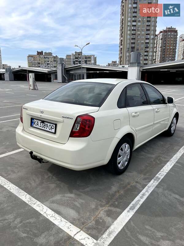 Седан Daewoo Gentra 2013 в Киеве
