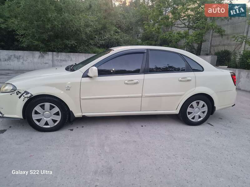 Седан Daewoo Gentra 2014 в Києві