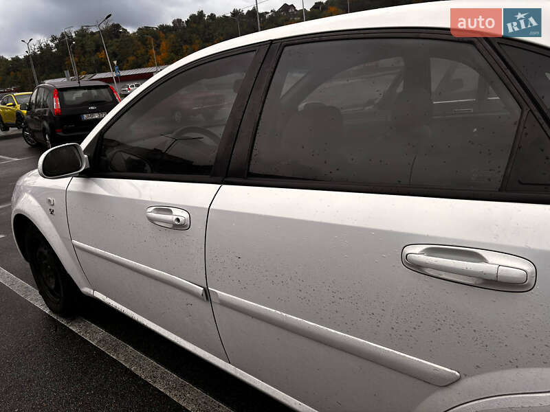 Седан Daewoo Gentra 2013 в Каневі