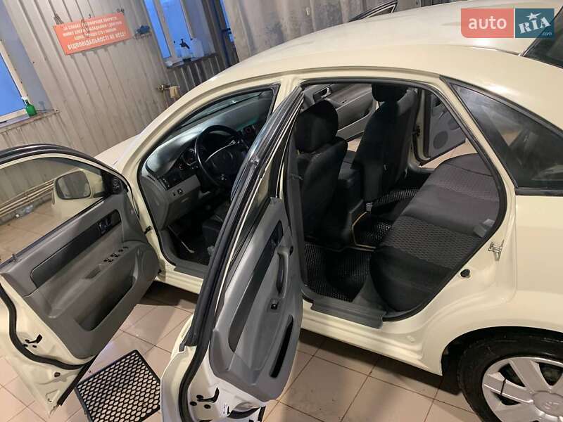 Седан Daewoo Gentra 2013 в Кролевці