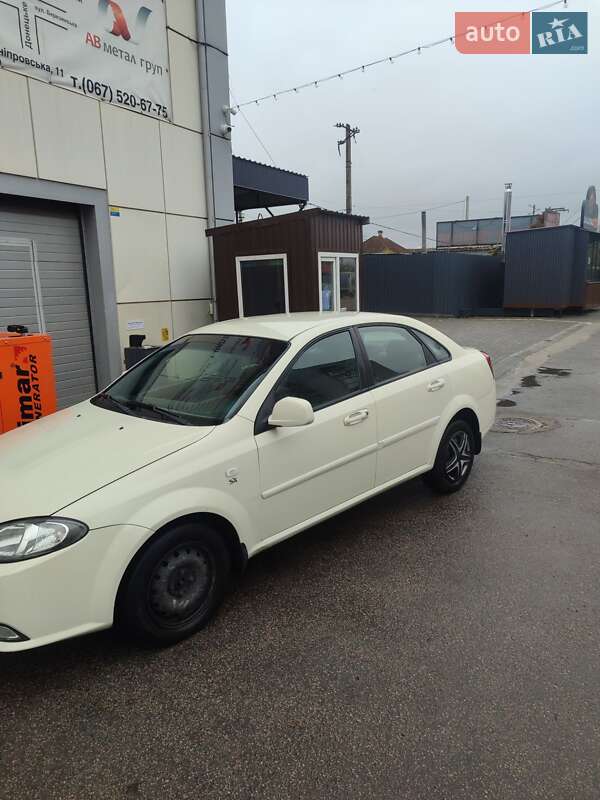 Седан Daewoo Gentra 2014 в Дніпрі