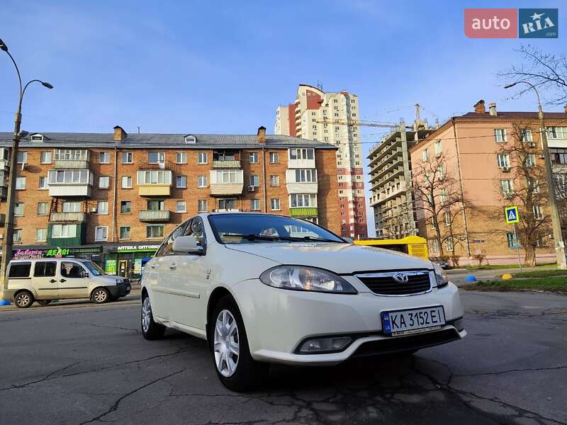 Седан Daewoo Gentra 2015 в Киеве