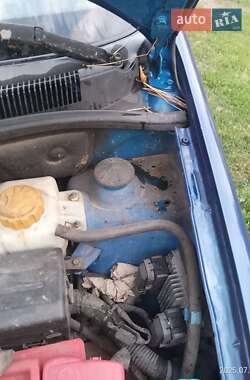Хэтчбек Daewoo Kalos 2004 в  фото 19 Хэтчбек Daewoo Kalos 2004 в