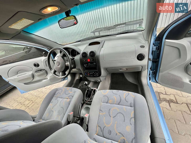 Хэтчбек Daewoo Kalos 2002 в Косове фото 13 Хэтчбек Daewoo Kalos 2002 в Косове