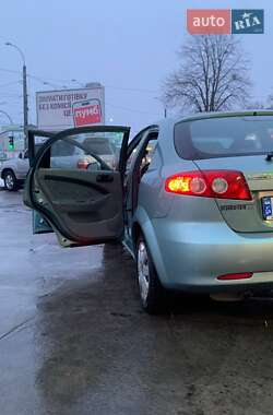Хэтчбек Daewoo Lacetti 2004 в 