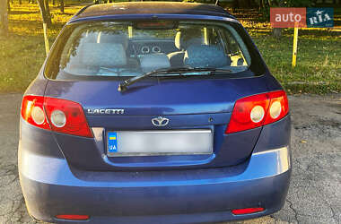 Хэтчбек Daewoo Lacetti 2004 в 