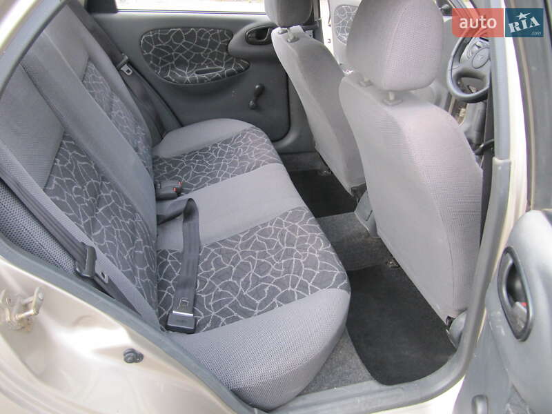 Седан Daewoo Lanos 2004 в Днепре