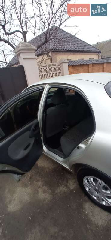 Седан Daewoo Lanos 2004 в Миколаєві