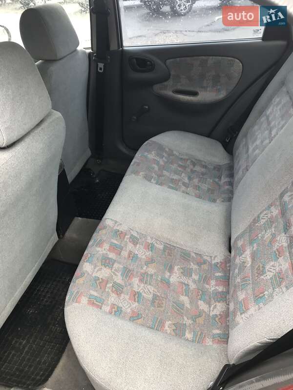 Седан Daewoo Lanos 2002 в Харькове