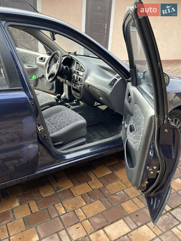 Седан Daewoo Lanos 2003 в Киеве
