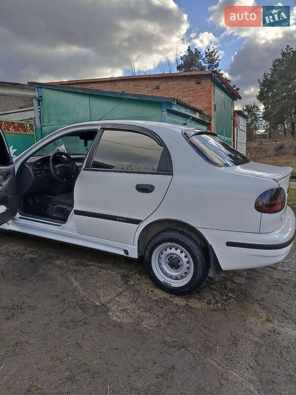 Седан Daewoo Lanos 2010 в Києві