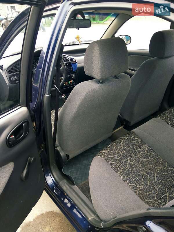Седан Daewoo Lanos 2004 в Чернігові