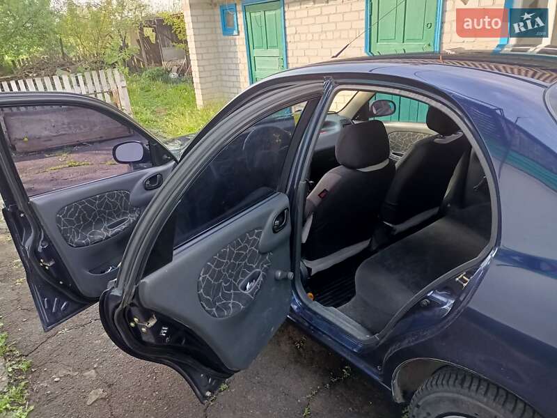 Седан Daewoo Lanos 2004 в Киеве