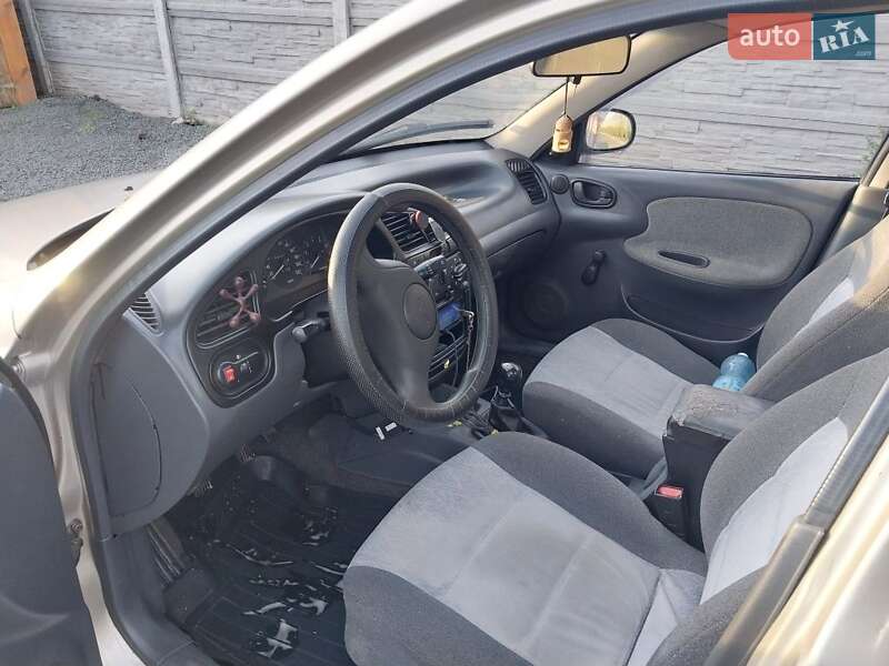 Седан Daewoo Lanos 2004 в Городищеві