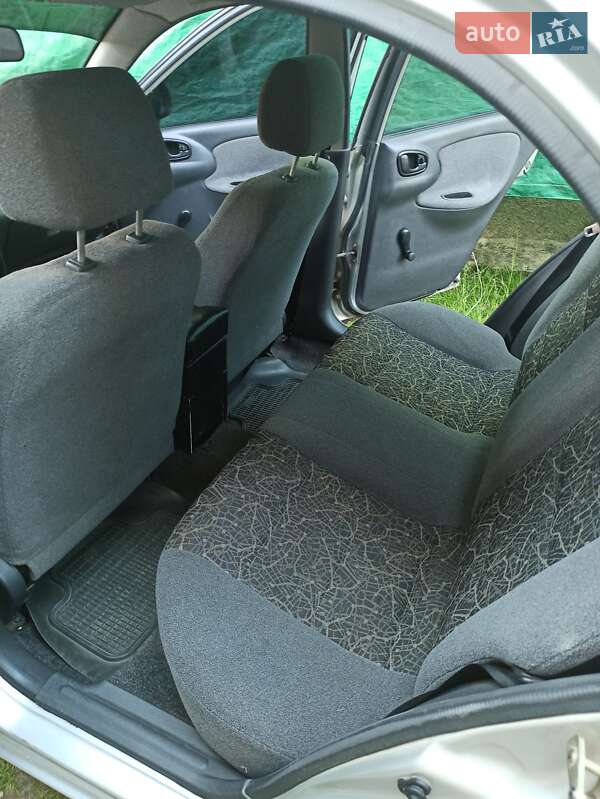 Седан Daewoo Lanos 2005 в Хусті