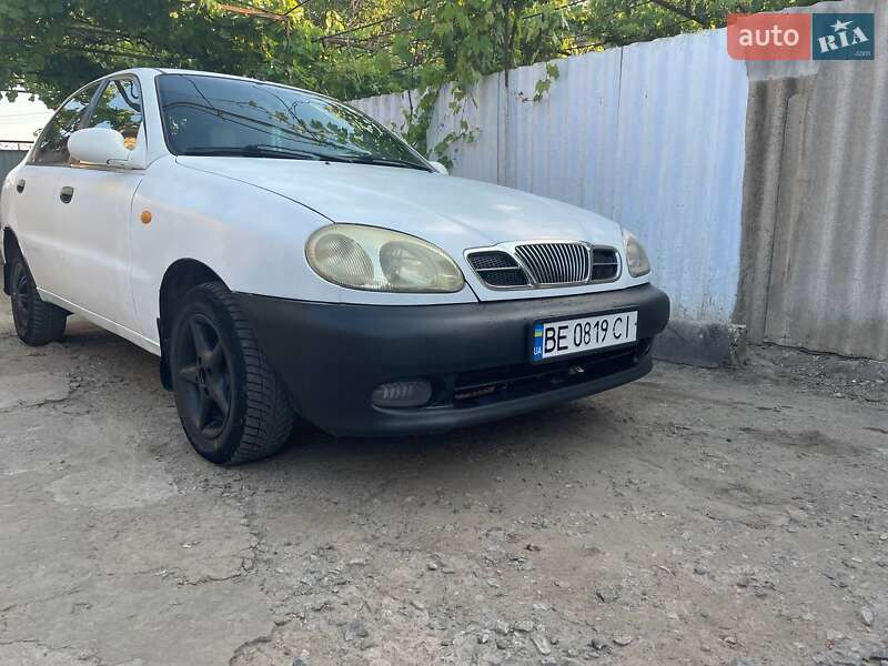 Седан Daewoo Lanos 2003 в Снигиревке